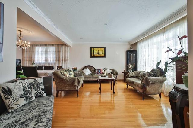 44 Clair Rd, House detached with 3 bedrooms, 2 bathrooms and 4 parking in Toronto ON | Image 3
