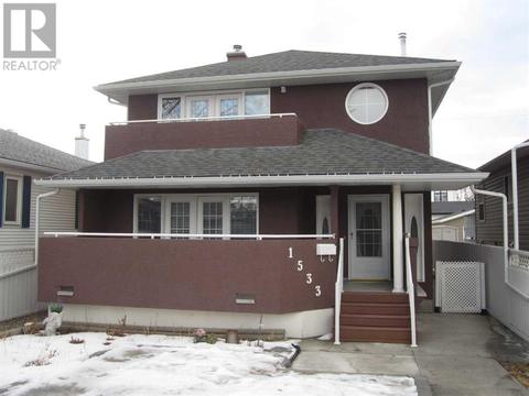 1533 19 Avenue Nw, House detached with 3 bedrooms, 3 bathrooms and 3 parking in Calgary AB | Card Image