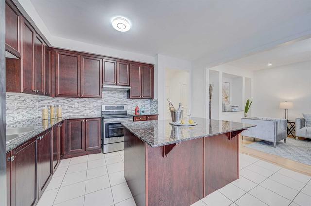 91 Henry Bauer Ave, House detached with 4 bedrooms, 4 bathrooms and 4 parking in Markham ON | Image 4