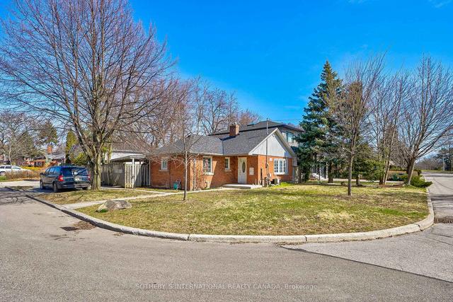 114 Pinegrove Ave S, House detached with 2 bedrooms, 2 bathrooms and 2 parking in Toronto ON | Image 1