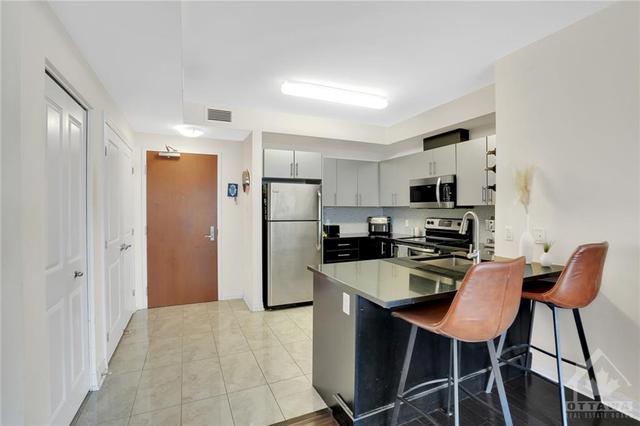1402 - 242 Rideau Street, Condo with 2 bedrooms, 2 bathrooms and 1 parking in Ottawa ON | Image 4