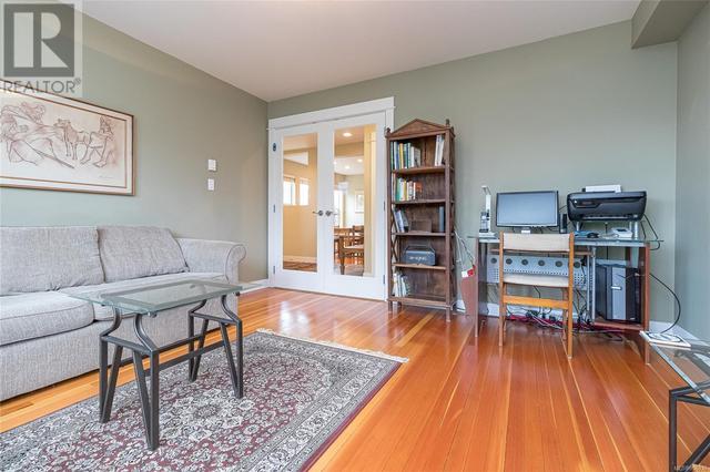 1106 Tolmie Ave, House detached with 3 bedrooms, 3 bathrooms and 2 parking in Saanich BC | Image 20