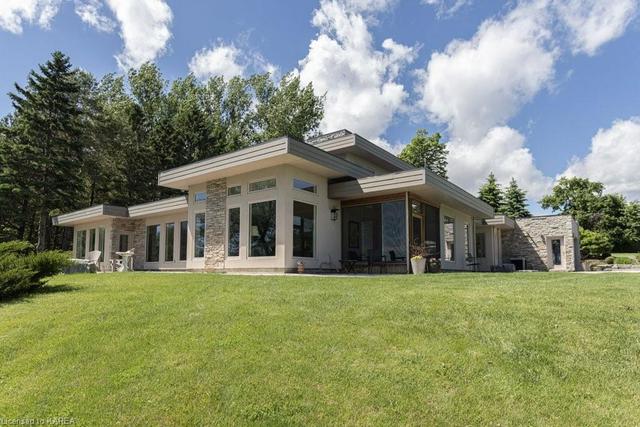 678 Howe Island Drive, House detached with 2 bedrooms, 3 bathrooms and 10 parking in Frontenac Islands ON | Image 2