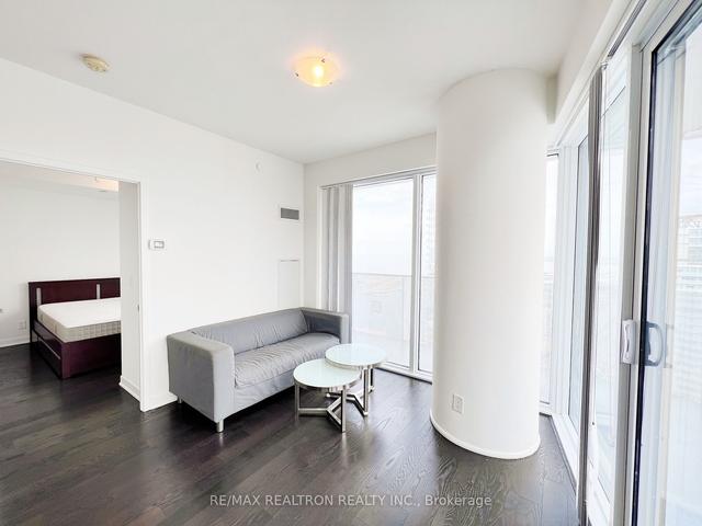 6302 - 100 Harbour St, Condo with 2 bedrooms, 2 bathrooms and 1 parking in Toronto ON | Image 6