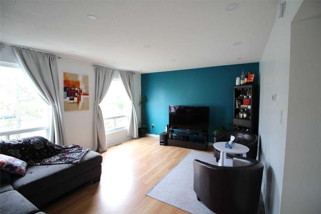 61 Franklin Crt, Townhouse with 3 bedrooms, 2 bathrooms and 1 parking in Brampton ON | Image 5