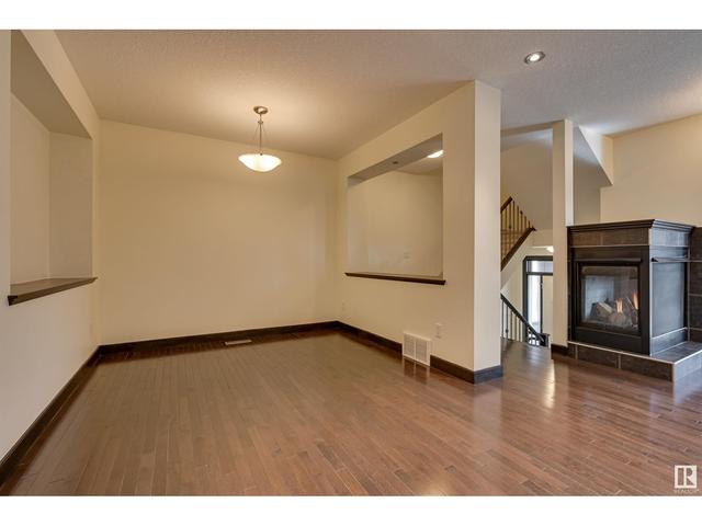 2 - 10240 90 St Nw, House attached with 3 bedrooms, 3 bathrooms and 2 parking in Edmonton AB | Image 7