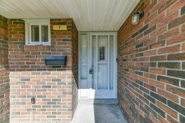 7 Sandringham Crt, Townhouse with 4 bedrooms, 3 bathrooms and 2 parking in Brampton ON | Image 12