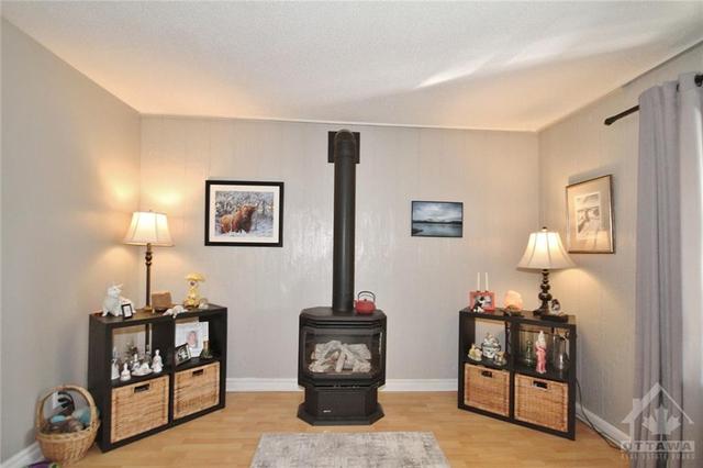 4184 Joe Drew Lane, House detached with 2 bedrooms, 1 bathrooms and 4 parking in Ottawa ON | Image 12