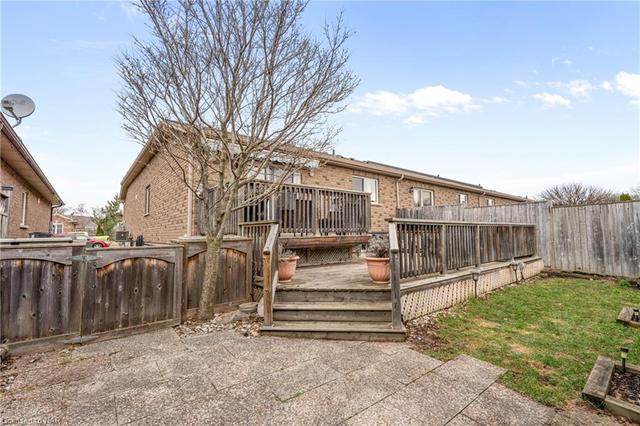 10 Guest Place Place, House attached with 3 bedrooms, 2 bathrooms and 2 parking in St. Catharines ON | Image 26