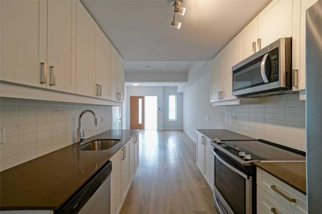 th17 - 1030 Portage Pkwy, Condo with 3 bedrooms, 2 bathrooms and 1 parking in Vaughan ON | Image 2