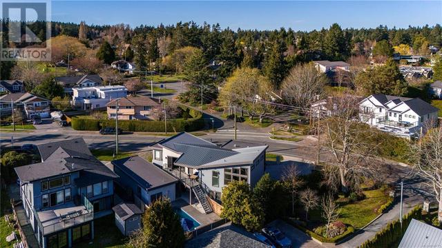 3875 Cadboro Bay Rd, House detached with 5 bedrooms, 4 bathrooms and 8 parking in Saanich BC | Image 33