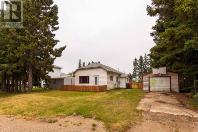5006 52 Street, House detached with 3 bedrooms, 2 bathrooms and 2 parking in Vermilion River County AB | Card Image