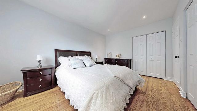 40 Donnacona Cres, House detached with 4 bedrooms, 2 bathrooms and 3 parking in Toronto ON | Image 13