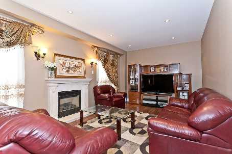 19 Quatro Cres, House detached with 4 bedrooms, 5 bathrooms and 4 parking in Brampton ON | Image 4