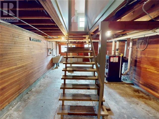 Basement Stairs to Main Level | Image 48