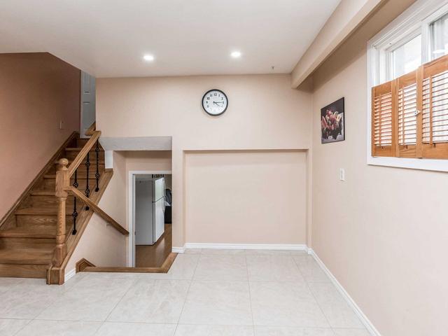 31 Radford Dr, House semidetached with 4 bedrooms, 3 bathrooms and 4 parking in Brampton ON | Image 7