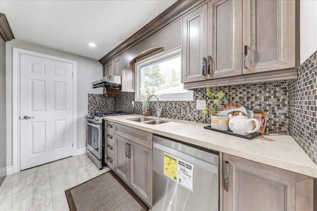 33 Gemshaw Cres, House detached with 3 bedrooms, 3 bathrooms and 4 parking in Toronto ON | Image 14