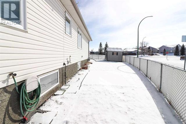 36 Stonegate Crescent Se, House attached with 3 bedrooms, 2 bathrooms and 2 parking in Medicine Hat AB | Image 6