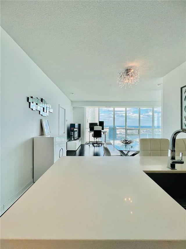 4408 - 33 Bay St, Condo with 2 bedrooms, 2 bathrooms and 1 parking in Toronto ON | Image 5