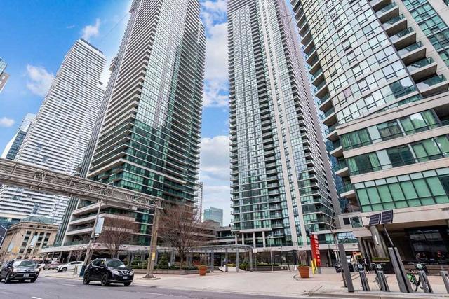 4303 - 16 Harbour St, Condo with 3 bedrooms, 2 bathrooms and 1 parking in Toronto ON | Image 17