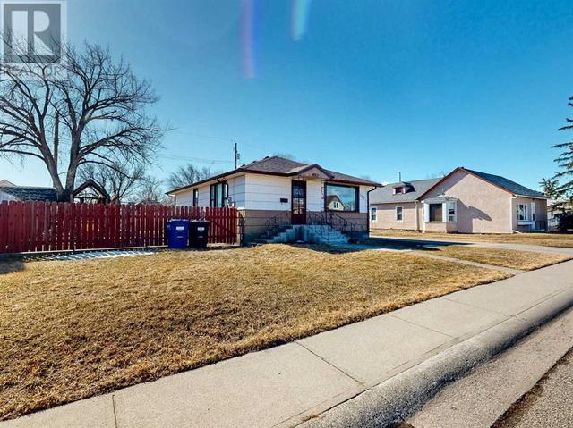 330 19th Street, House detached with 4 bedrooms, 2 bathrooms and 4 parking in Fort Macleod AB | Image 3