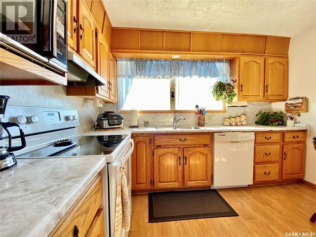 120 Road Avenue, House detached with 4 bedrooms, 2 bathrooms and null parking in Langenburg SK | Image 13