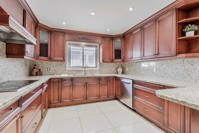 4 Middleton Crt, House detached with 4 bedrooms, 4 bathrooms and 4 parking in Markham ON | Image 3