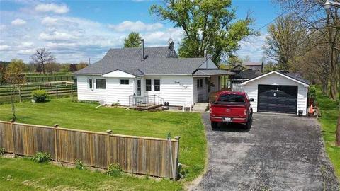 2048 Churchill Line, House detached with 1 bedrooms, 1 bathrooms and 8 parking in Sarnia ON | Card Image