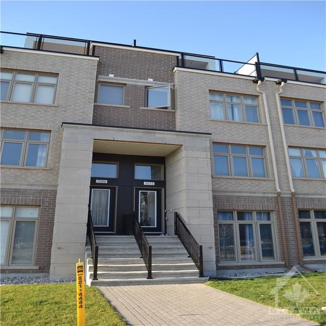 801 Mikinak Road, Townhouse with 3 bedrooms, 3 bathrooms and 1 parking in Ottawa ON | Image 2