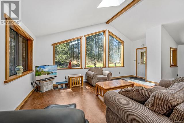 6912 Railway Ave, House detached with 2 bedrooms, 1 bathrooms and 6 parking in Comox Valley C (Puntledge   Black Creek) BC | Image 4