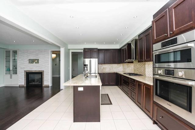 7320 Golden Meadow Crt, House detached with 4 bedrooms, 5 bathrooms and 6 parking in Mississauga ON | Image 2