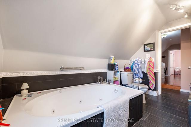 16 Edith St, House detached with 2 bedrooms, 2 bathrooms and 4 parking in London ON | Image 18