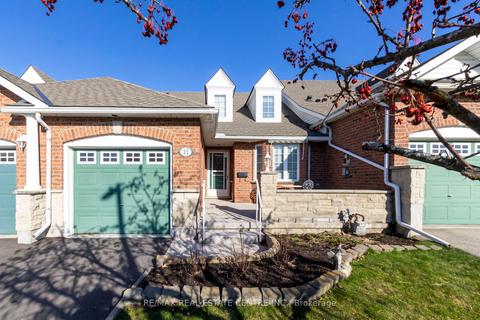 11 Somerset Glen, House attached with 2 bedrooms, 4 bathrooms and 2 parking in Guelph ON | Card Image