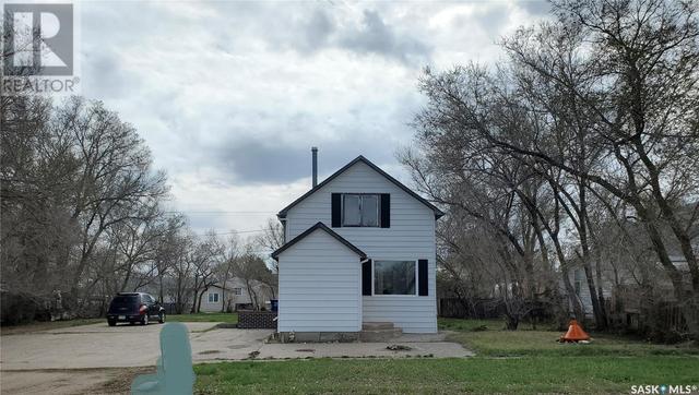 321 1st Street W, House detached with 2 bedrooms, 2 bathrooms and null parking in Ponteix SK | Image 44