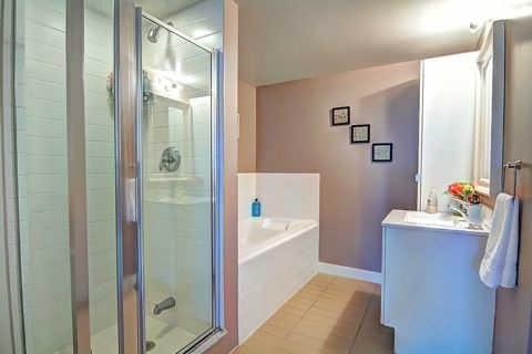 1709 - 155 Legion Rd, Condo with 1 bedrooms, 2 bathrooms and 1 parking in Toronto ON | Image 9