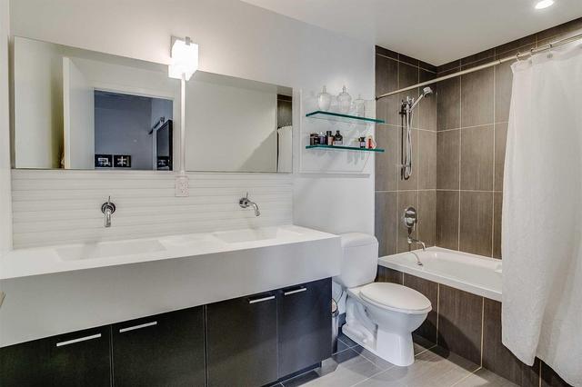 Ph1007 - 55 Stewart St, Condo with 2 bedrooms, 2 bathrooms and 1 parking in Toronto ON | Image 14