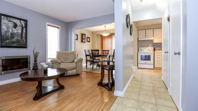 210 Kozlov St, House detached with 3 bedrooms, 2 bathrooms and 4 parking in Barrie ON | Image 4