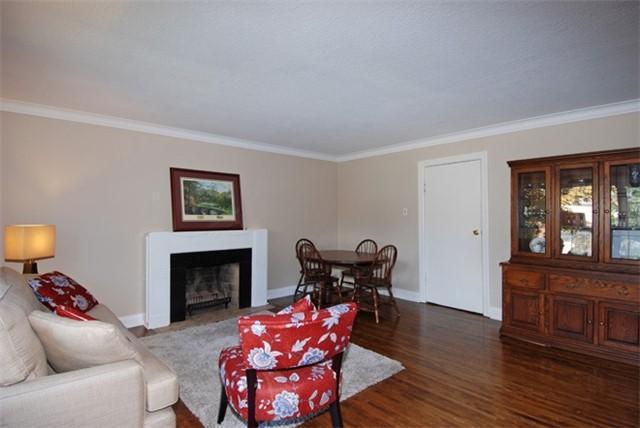 231 Berry Rd, House detached with 2 bedrooms, 1 bathrooms and 4 parking in Toronto ON | Image 2