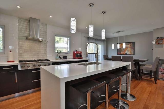 83 West 25th St, House detached with 3 bedrooms, 3 bathrooms and 3 parking in Hamilton ON | Image 2