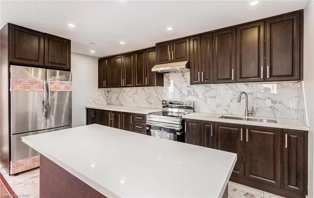 355 - 3025 The Credit Woodlands Drive, House attached with 6 bedrooms, 2 bathrooms and 1 parking in Mississauga ON | Image 6