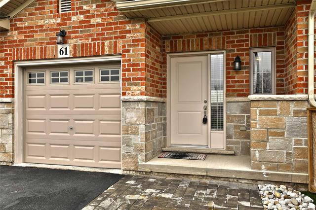 61 Redcedar Cres, House attached with 3 bedrooms, 3 bathrooms and 1 parking in Hamilton ON | Image 2