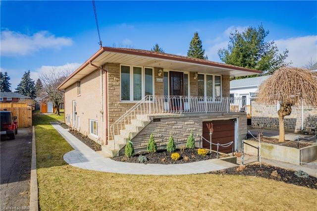 3083 Portage Road, House detached with 3 bedrooms, 2 bathrooms and 5 parking in Niagara Falls ON | Image 1