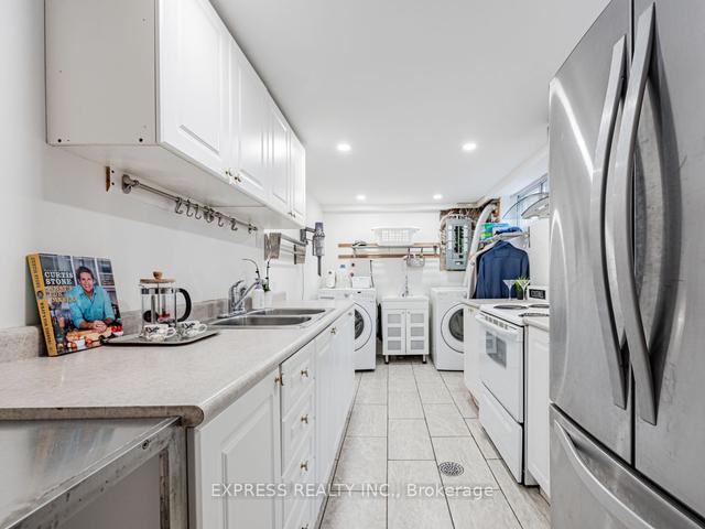 68 Shrewsbury Sq, House detached with 4 bedrooms, 2 bathrooms and 5 parking in Toronto ON | Image 21