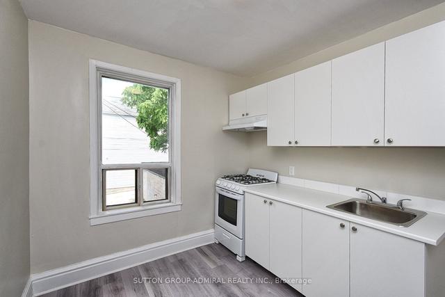 upper#2 - 1932 Queen St E, Condo with 2 bedrooms, 1 bathrooms and 0 parking in Toronto ON | Image 8