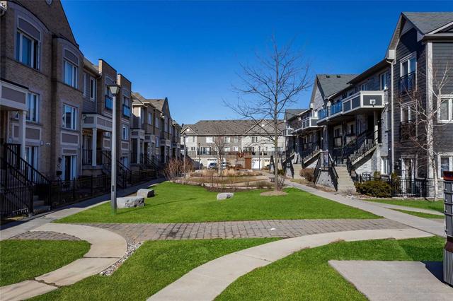 145 - 60 Fairwood Circ, Townhouse with 3 bedrooms, 3 bathrooms and 1 parking in Brampton ON | Image 9