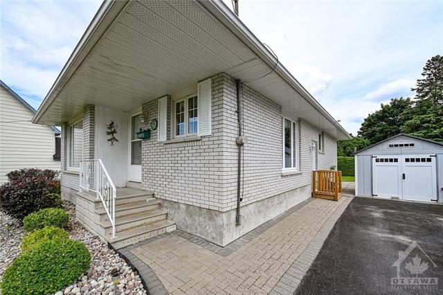 55 Lavinia Street, House detached with 3 bedrooms, 2 bathrooms and 3 parking in Smiths Falls ON | Image 2