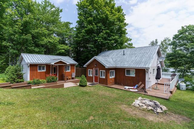 1060 Hammond Rd W, House detached with 3 bedrooms, 2 bathrooms and 6 parking in Lake of Bays ON | Image 1