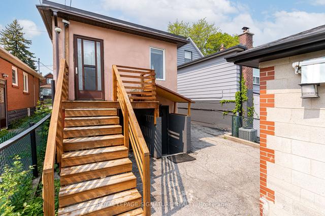 17 Ashbury Ave, House detached with 3 bedrooms, 3 bathrooms and 5 parking in Toronto ON | Image 4