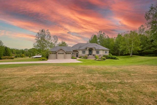 103 Mount St Louis Rd W, House detached with 3 bedrooms, 3 bathrooms and 15 parking in Oro Medonte ON | Image 1