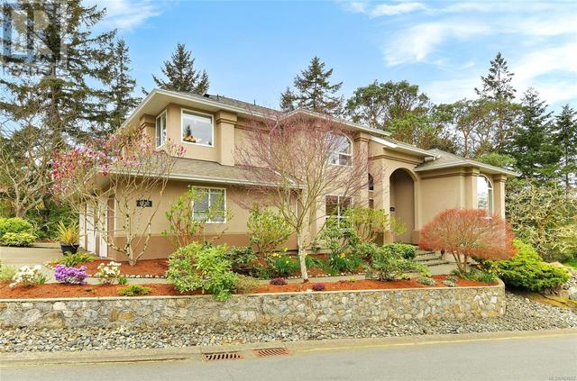 6782 Greig Crt, House detached with 3 bedrooms, 4 bathrooms and 6 parking in Central Saanich BC | Image 1